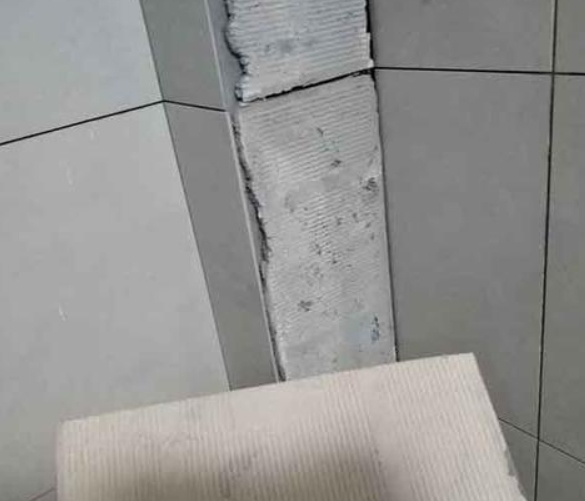 宁陵瓷砖空鼓维修公司分享下厨房瓷砖脱落的补救措施。
